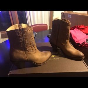 Women’s Justin Booties